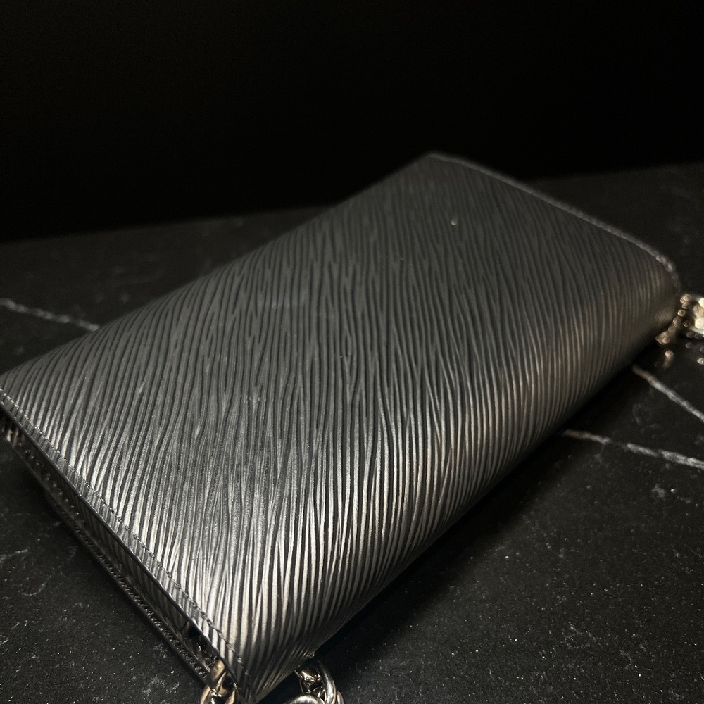 Twist Epi Wallet on Chain - Picture 3 of 5